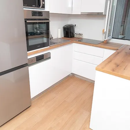 Matea - Two Bedroom With Balcony And Sea View *