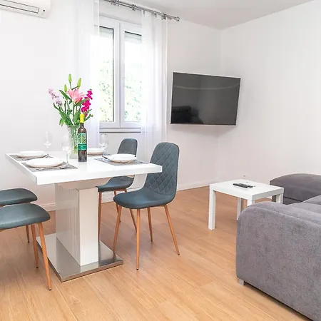 Matea - Two Bedroom With Balcony And Sea View Apartment *