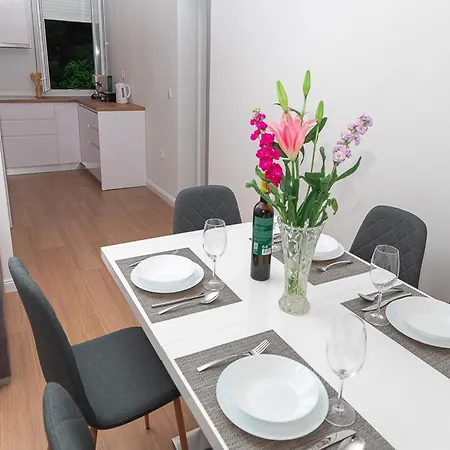 Matea - Two Bedroom With Balcony And Sea View Apartment Mokosica